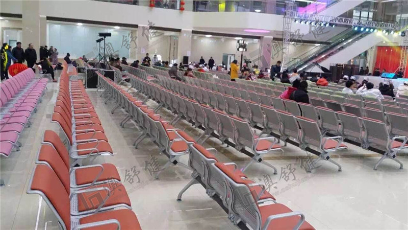 不锈钢等候椅和金属等候椅的比较