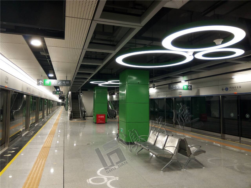 地铁排椅
