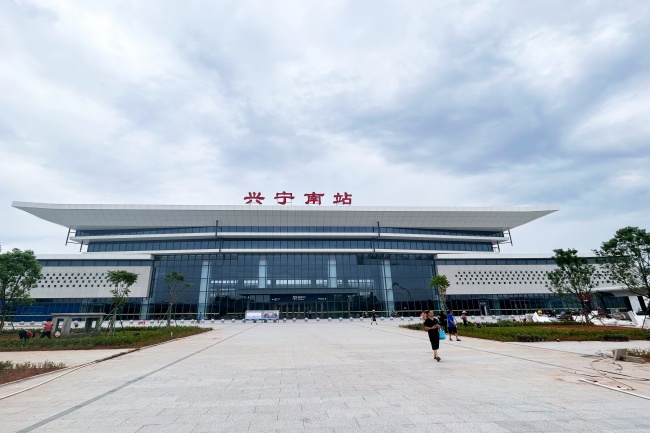 梅龙铁路兴宁南站