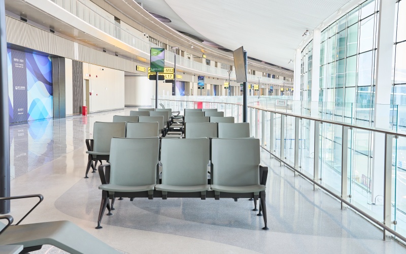 为什么机场排椅很少使用软垫？