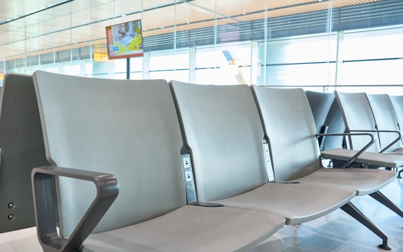  为什么机场排椅的坐高都是45厘米？