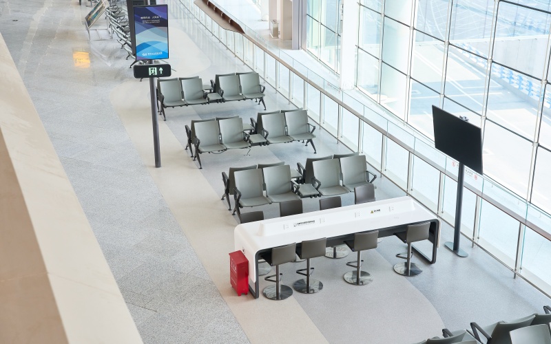 为什么排椅的座面和靠背之间会留有一条缝隙？